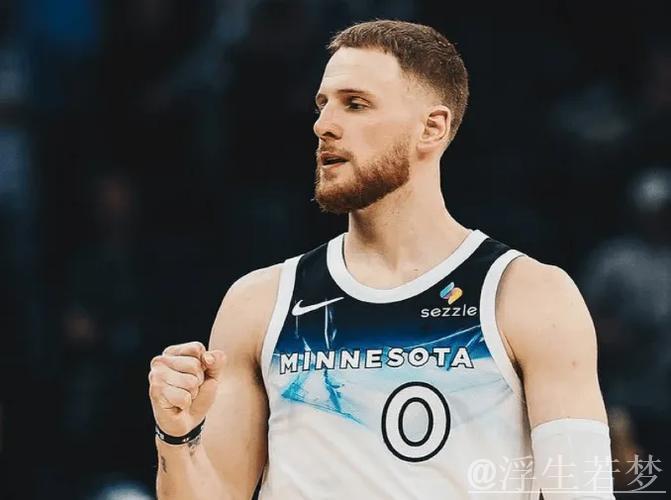 迪温琴佐出战35分钟,高效砍下21分6篮板4助攻1盖帽 迪温琴佐出战35分钟,高效砍下21分6篮板4助攻1盖帽